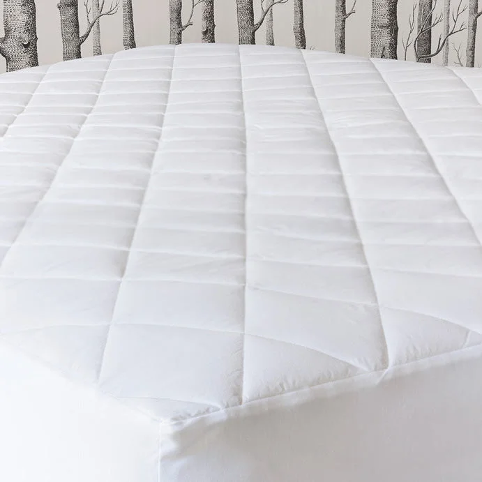 Beverly Cotton Mattress Pad by Alexander Comforts