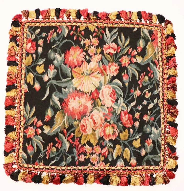 APJ555 - 18" x 18" Aubusson pillow